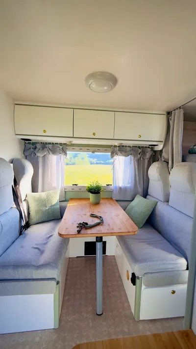 Dinette · frontal